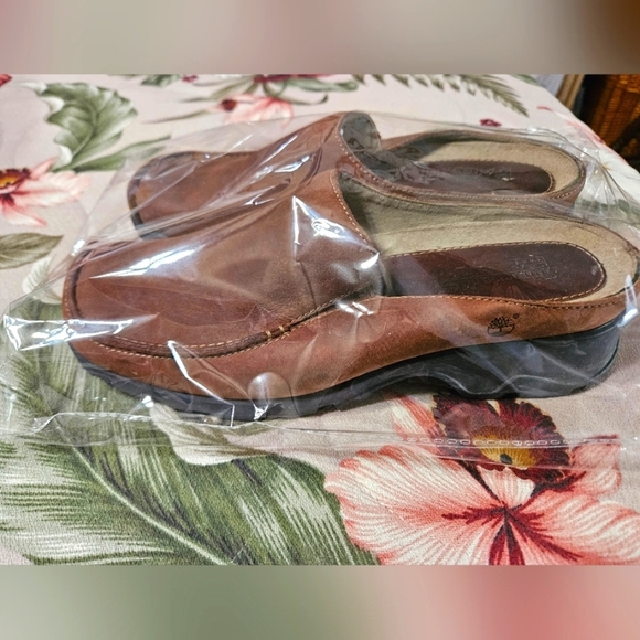 #436 TIMBERLAND Sueded Slip-On Mules. Varies, Colors - Picture 2 of 8